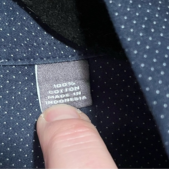 Men's Slim Fit Spread Collar Dress Shirt - Picture 4 of 16